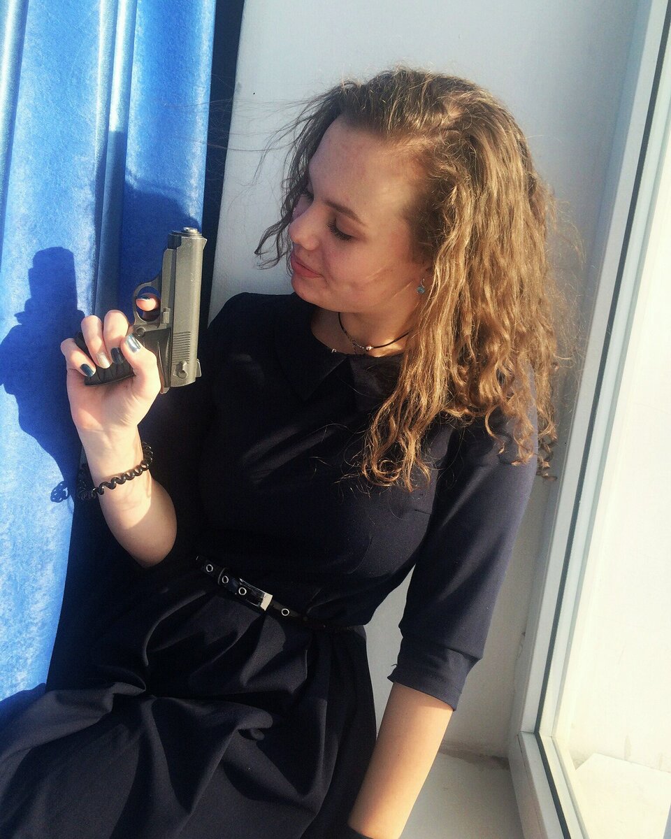 - Хм... Калибр, калибр... Точно! Саймон, первая цифра - 5. Это калибр, моего первого пистолета, который мне подарили за победу в военно-спортивных соревнованиях по стрельбе!