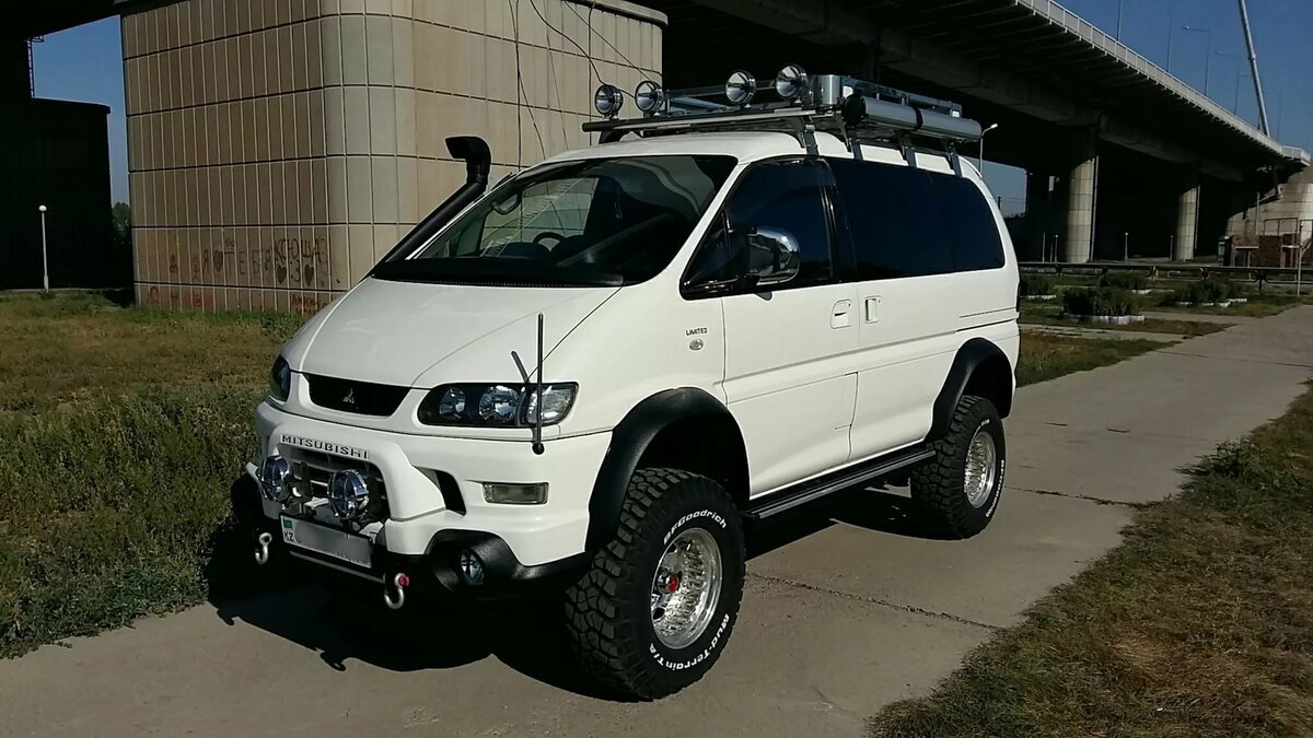 Брутальный и агрессивный Минивэн внедорожник Mitsubishi Delica 4-го  поколение за 400-500 тыс руб | Авто для молодых | Дзен