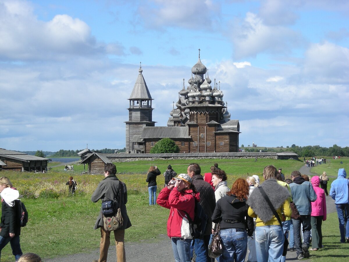 Кижи в Карелии туристы