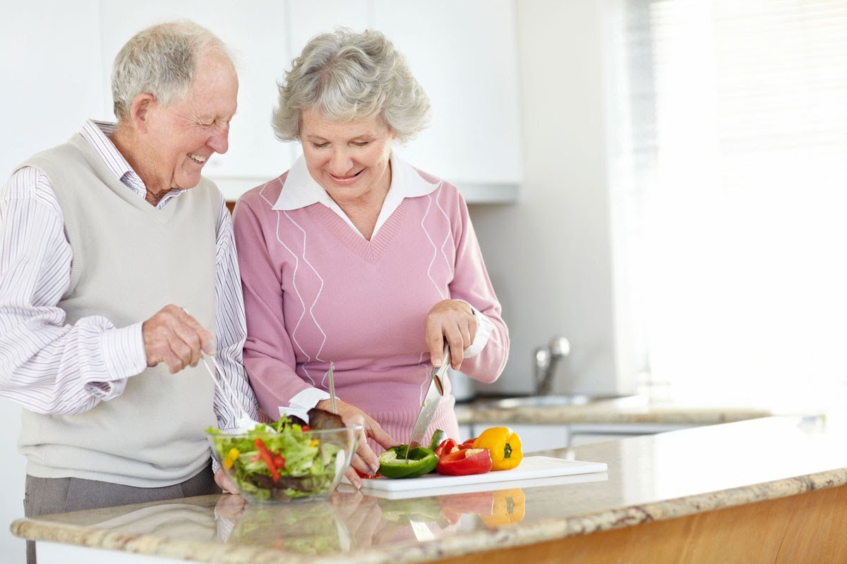 Что делать после 60. Питание пожилых. Здоровое питание для пожилых. Питание в пожилом и старческом возрасте. Правильное питание для пожилых людей.