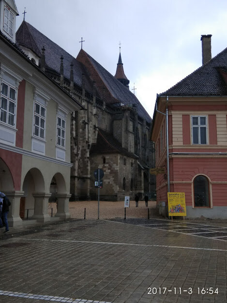 Брашов. Чёрная церковь. Фото автора.