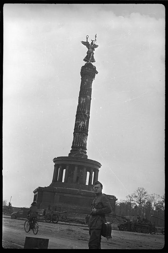 Горе победителям. Колонна Победы в Берлине 1945. Советские фотографы в Берлине в 1945 году. Колонна Победы в Иркутске 1945. .Амарант в Берлине в 1945.