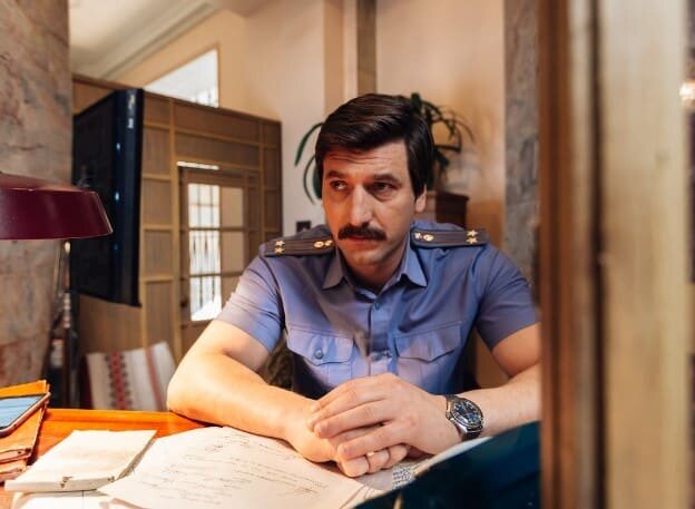 Кадр из сериала "Охота на певицу"