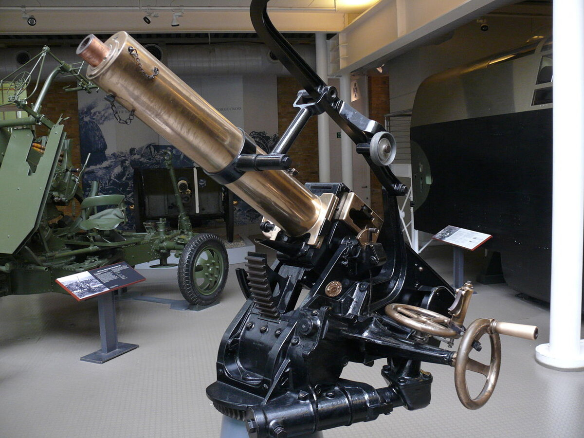 QF 1-фунтовое орудие Mk II выпуска 1903 года на зенитном станке.