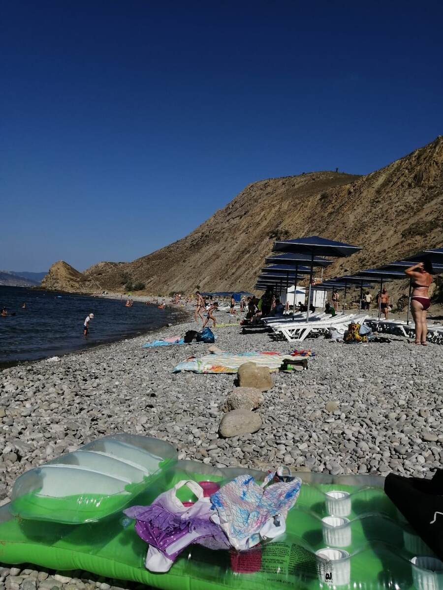 Орджо, Агатовый пляж, 9.30 утра, людей нет.