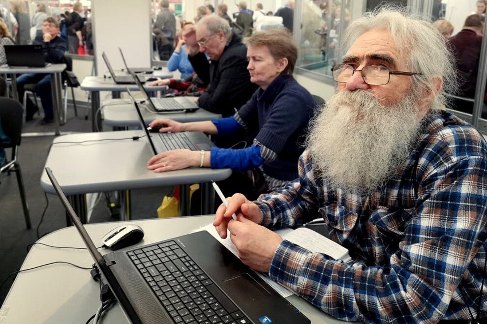  Бесплатное профессиональное переобучение выглядит изощренной издевкой.