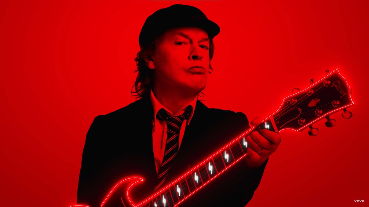 Скриншот из видео группы на канале YouTube