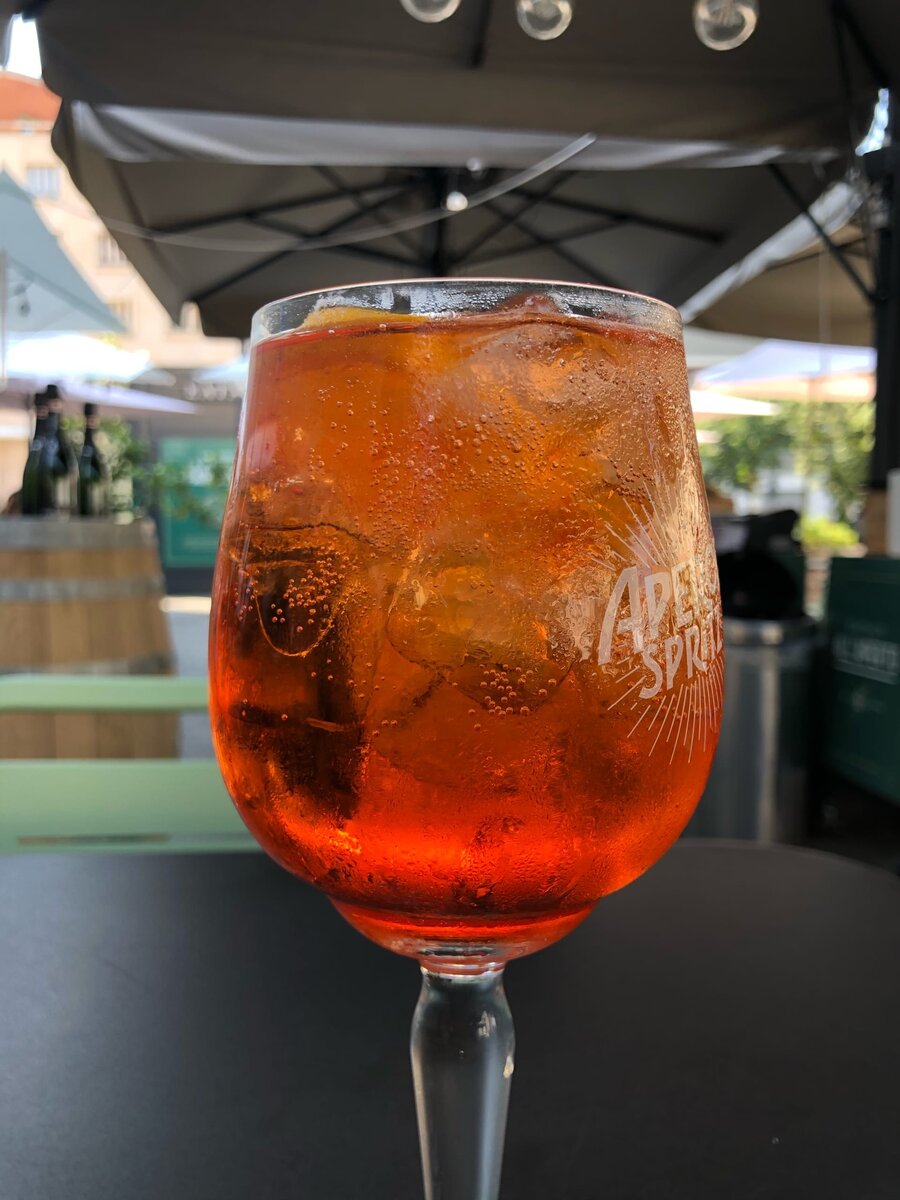 Aperol  spritz.