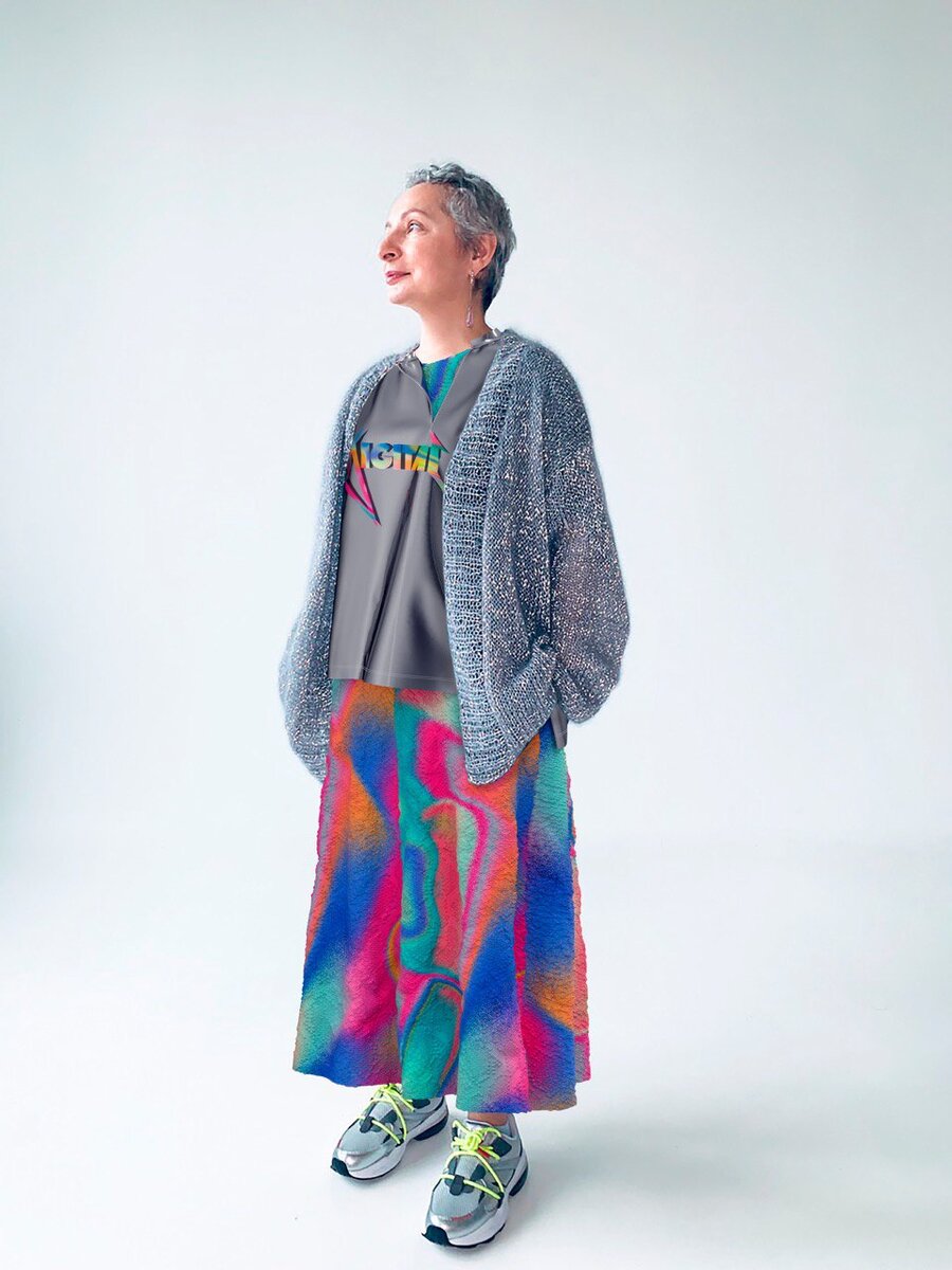 Людмила Норсоян в цифровой одежде дизайнера Регины Турбиной. 