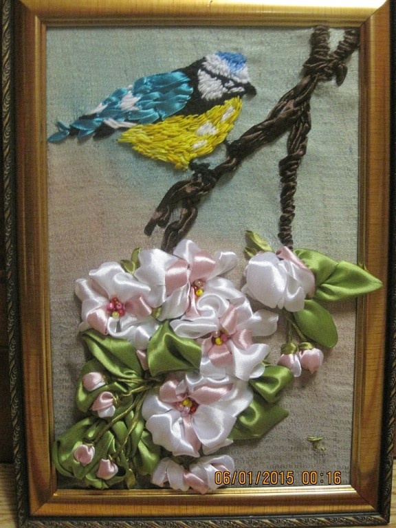 Синица на яблоне.