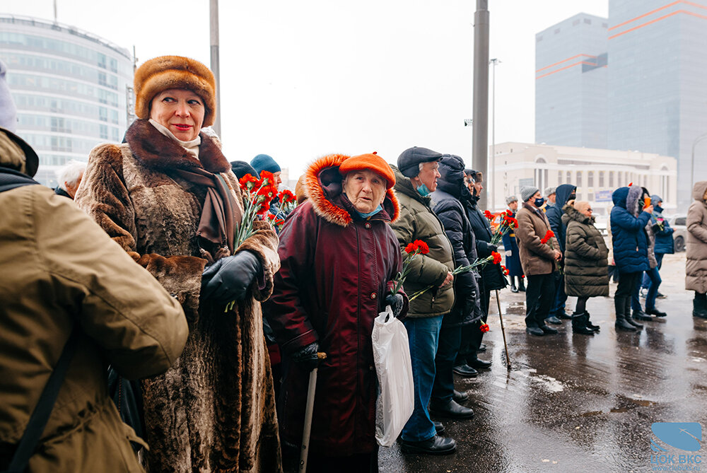 Сотрудники ЦОК ВКС приняли участие в открытии мемориальной доски лётчику-испытателю генерал-майору Владимиру Коккинаки