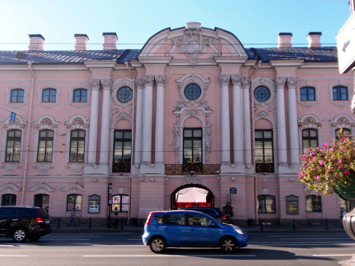 Из Омска в Петербург, одна в неизвестность: история моего переезда | Динара  и коты | Дзен