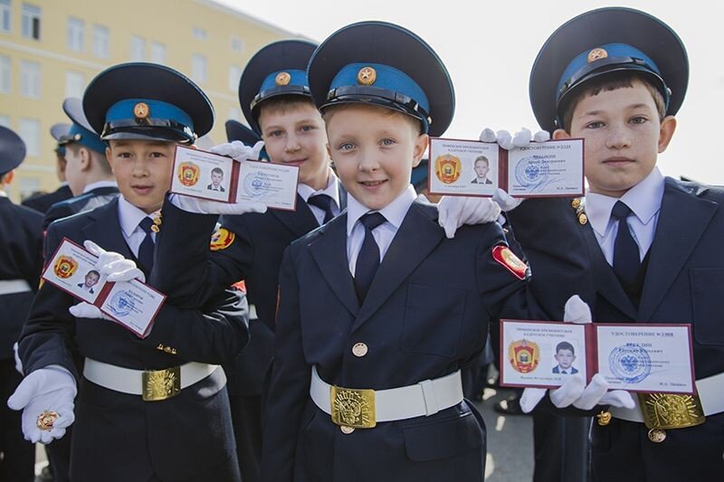 кадетское училище для девочек. кадететскле училище для детей. кадеты девочки. 24 школа тверь кадетский. форма кадетов суворовского училища.