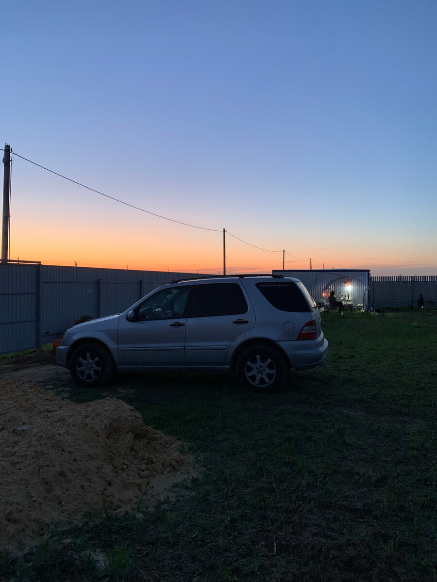 наш уголок покоя и отдыха в 3-20 утра, видно как на востоке начинается рассвет!