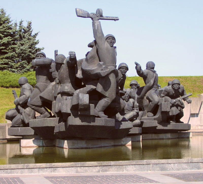 обелиск «городу-герою киеву». памятник родина-мать. мемориалы киева. мемориальный комплекс родина мать киев. киев город герой памятник родина мать.