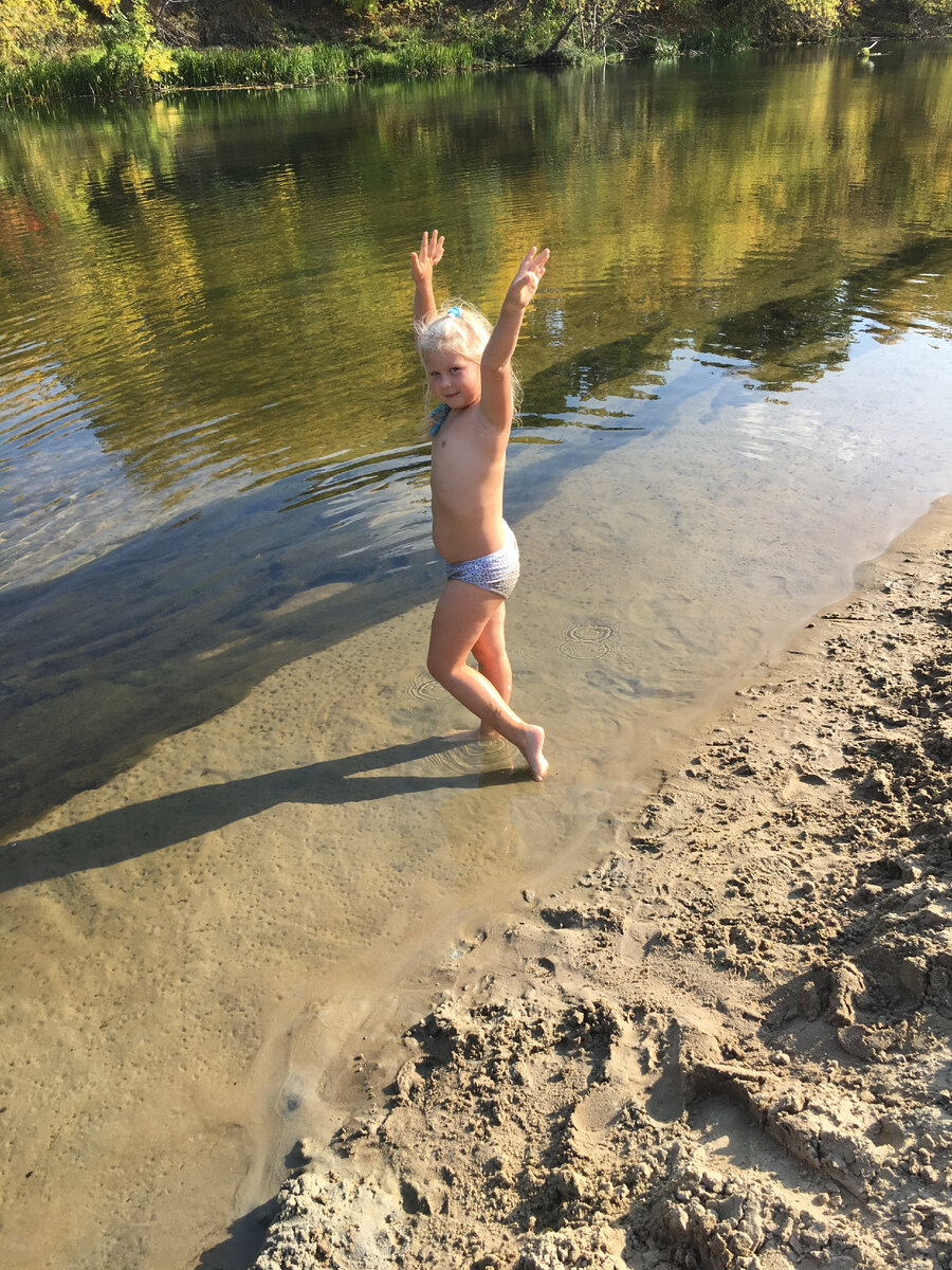 это моя младшая дочка на той де речке