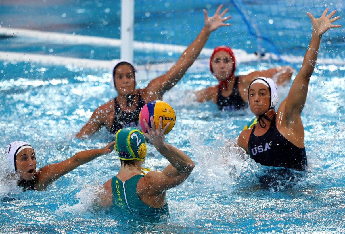 Командные игры в бассейне. Водное поло игра. W-Polo водное поло. Water Polo Sport.