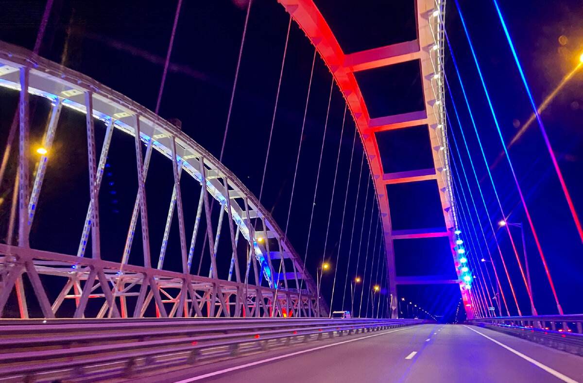 Крымский мост ночью, июнь 2021 год