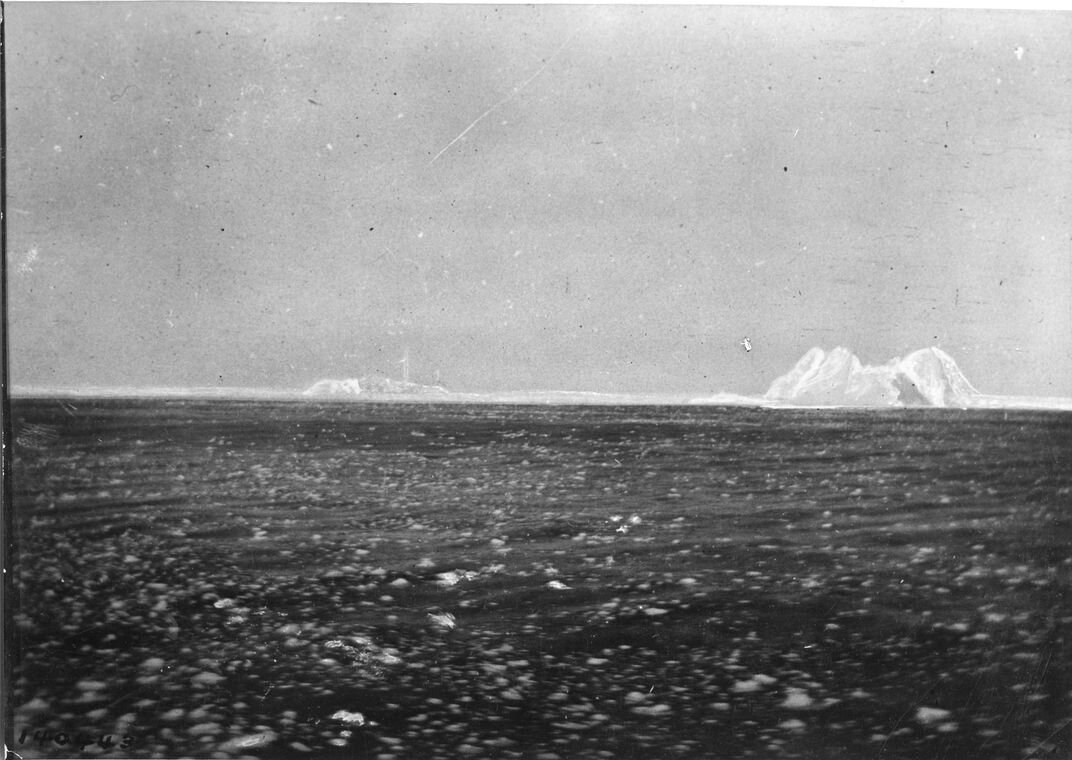Фотография айсберга, идентифицированного как тот, на котором затонул "Титаник". (Бернис Палмер / NMAH)