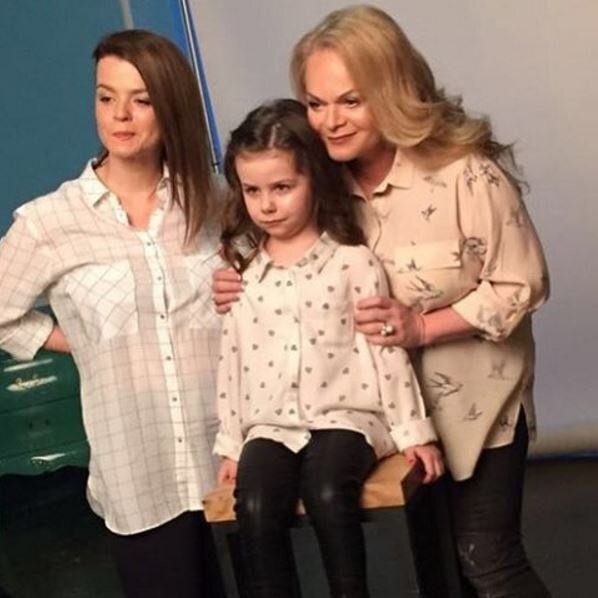 Лариса Долина с дочерью и внучкой