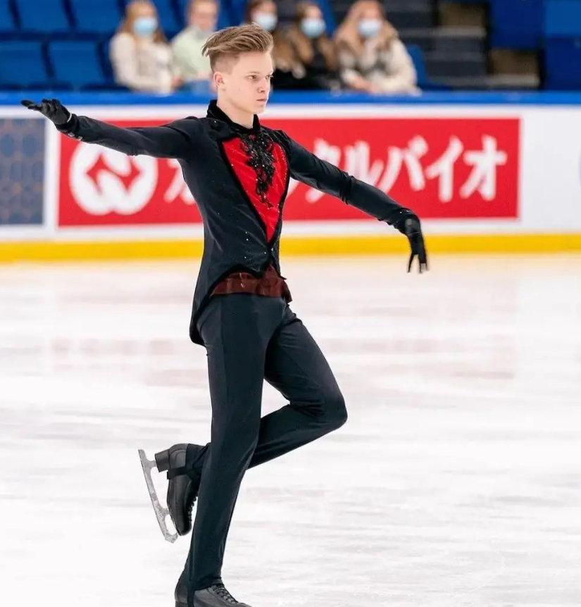Евгений Семененко завоевал бронзу на Skate Canada