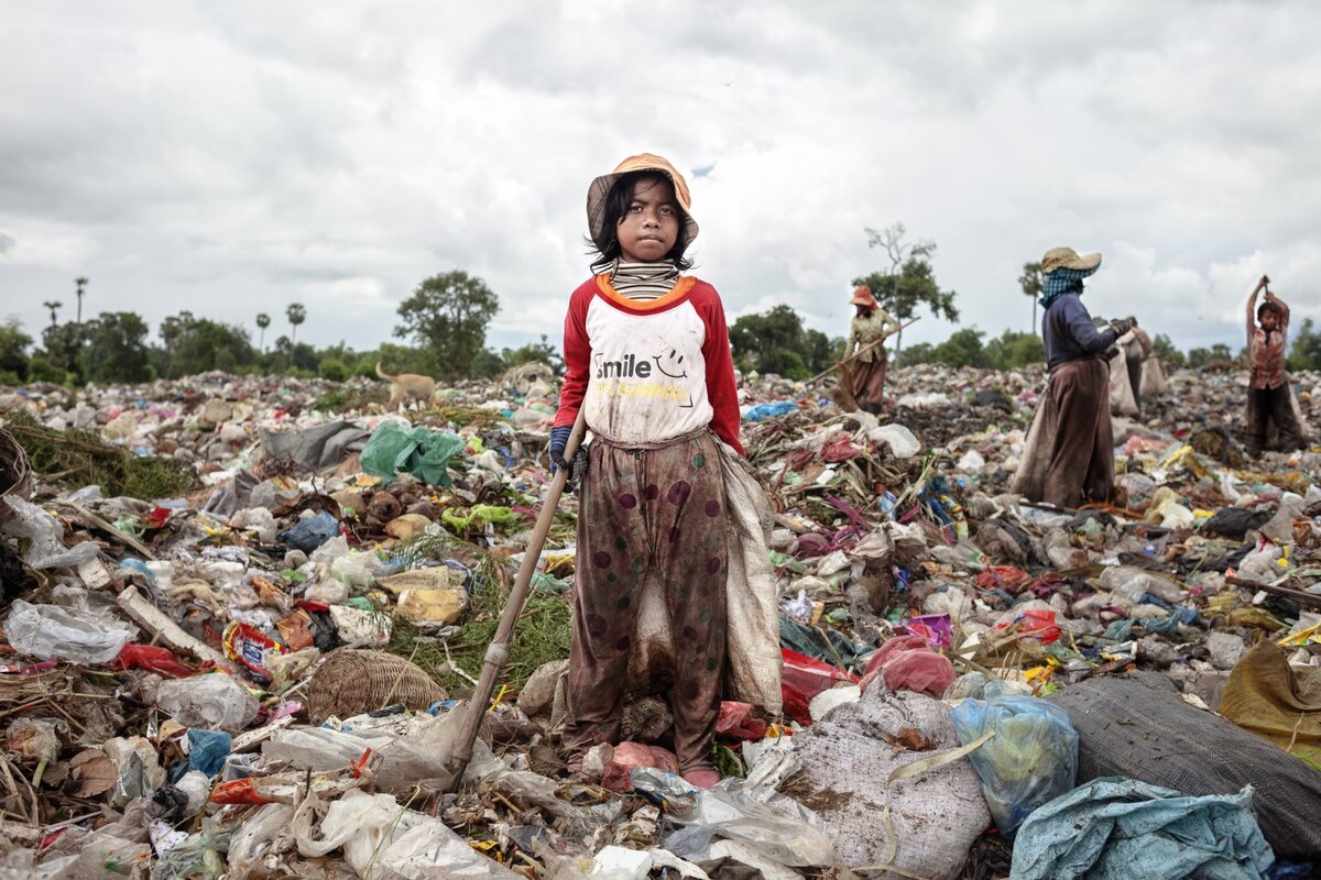 Грязь чита варламов. Грязный двор. Свалка в городе. Река цитарум. Грязная экология.