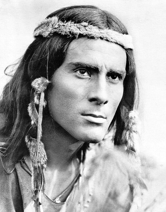 Вот он, образец невозмутимости и молчаливости. Кстати, плохо кончил. 