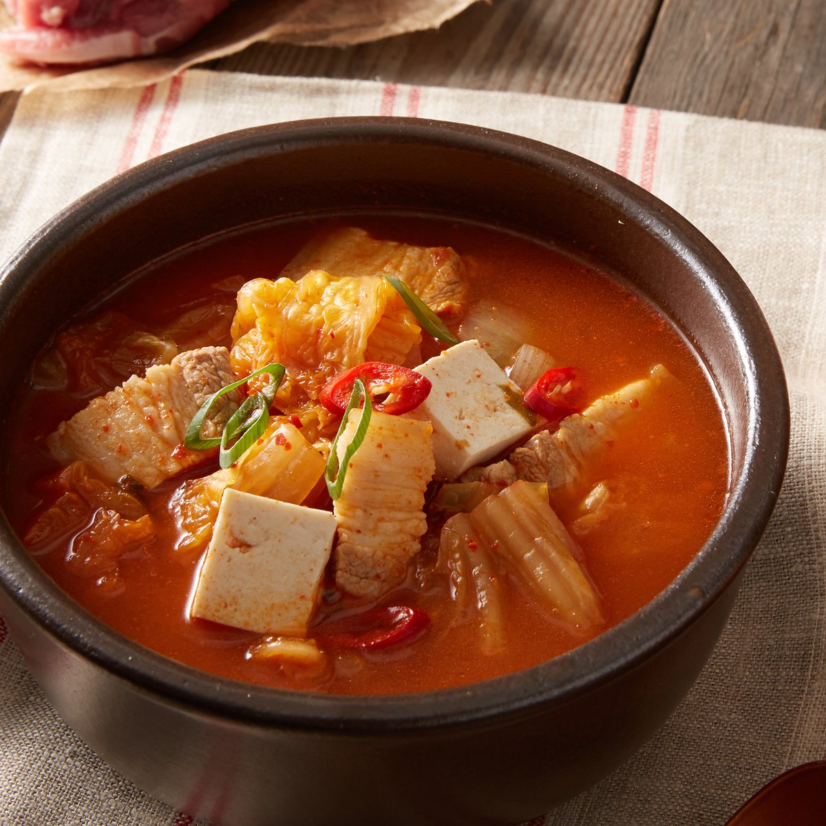 Корейский суп Кимчи-чиге (김치찌개)