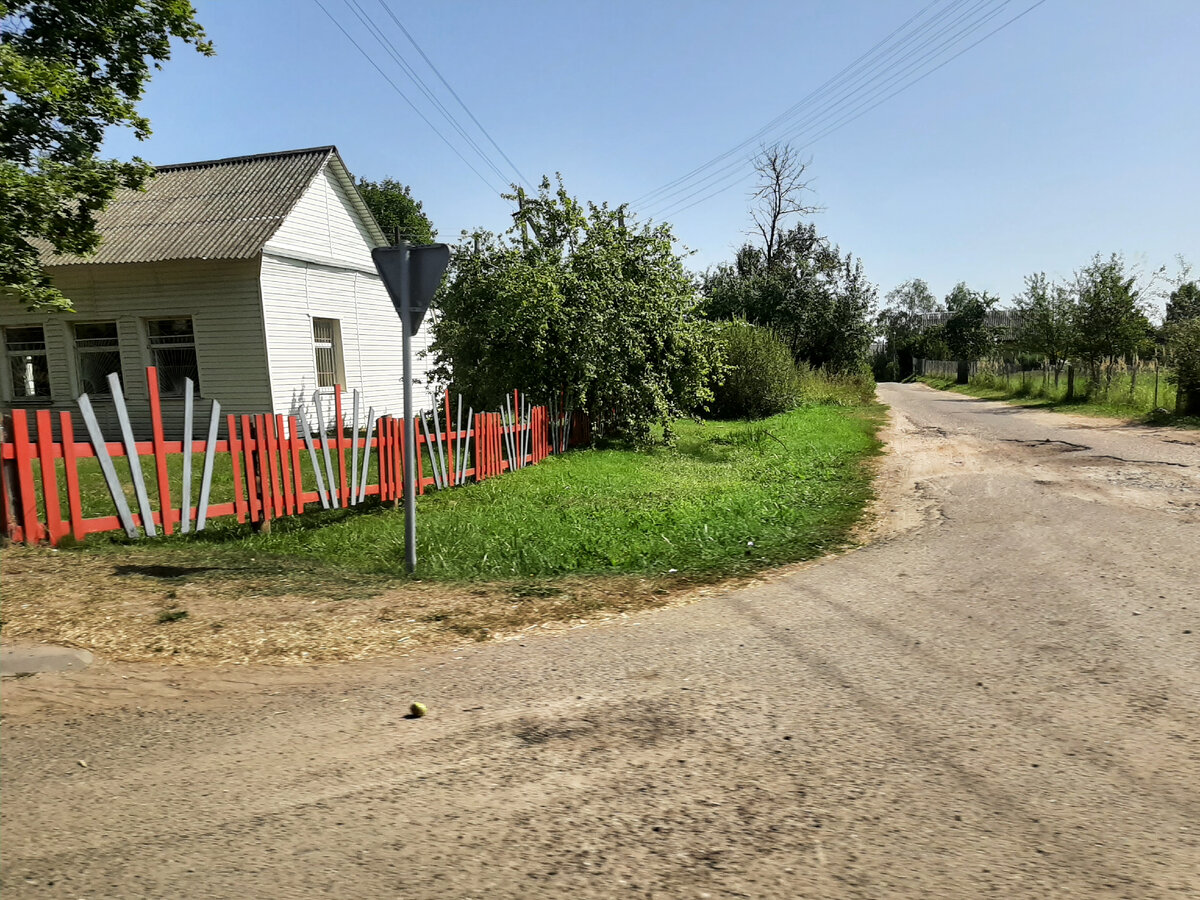 Забор прям навевает мысли об РЖД