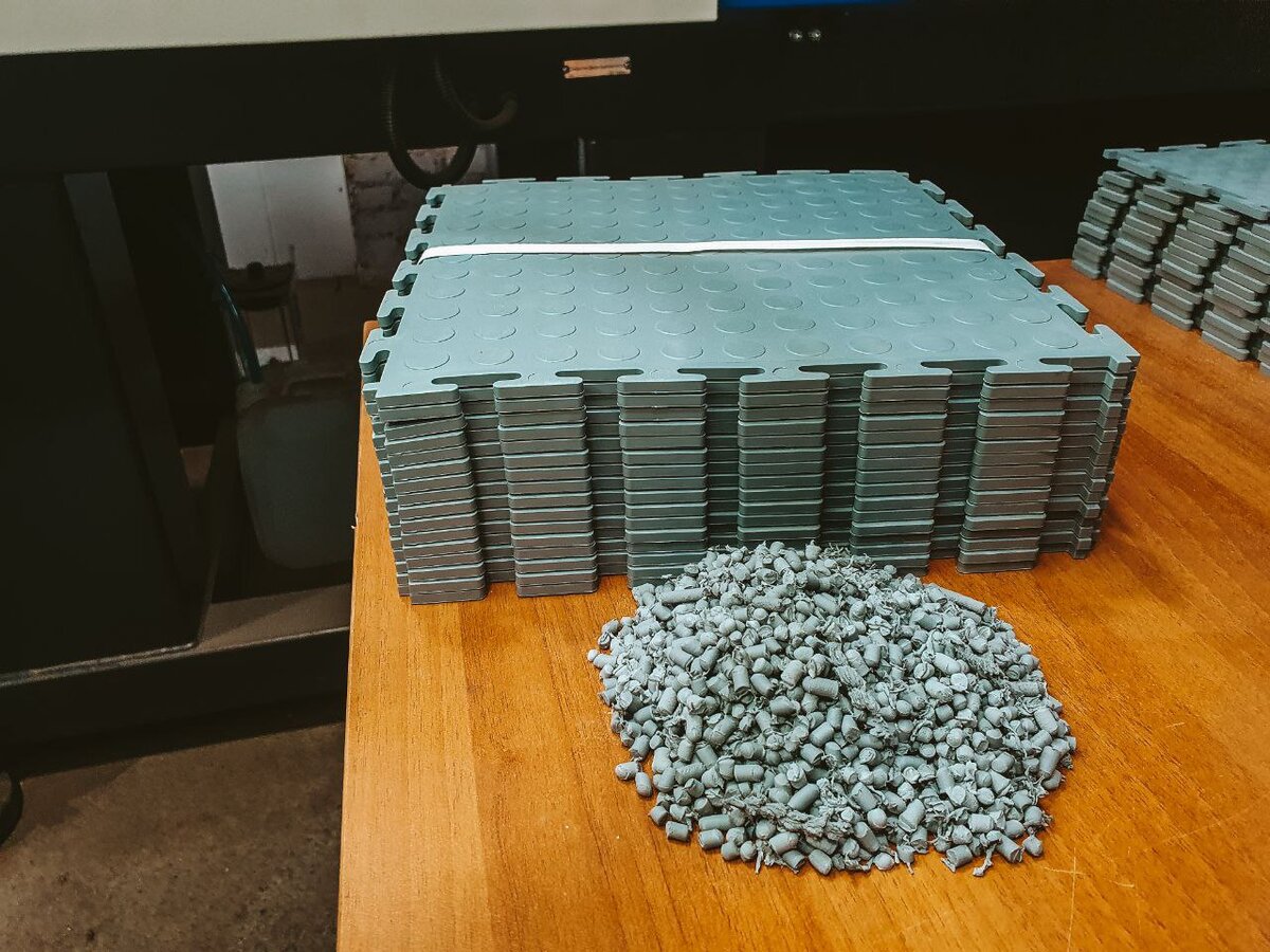 Изготовление плитки из гранул ПВХ