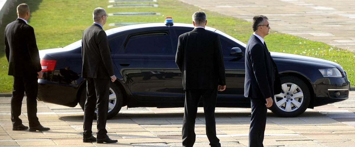 Без охраны ни шагу