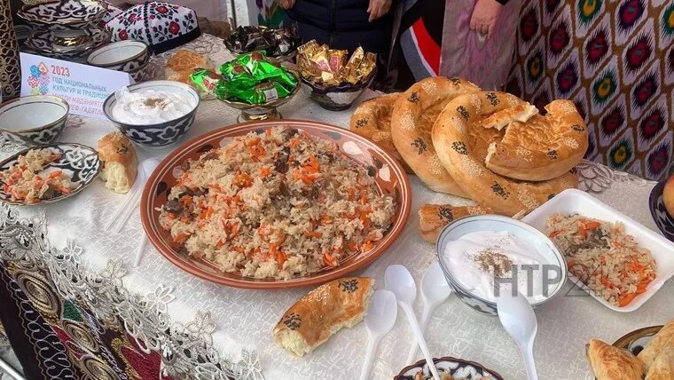    Угощения на фестивале «Мозаика национальных культур»