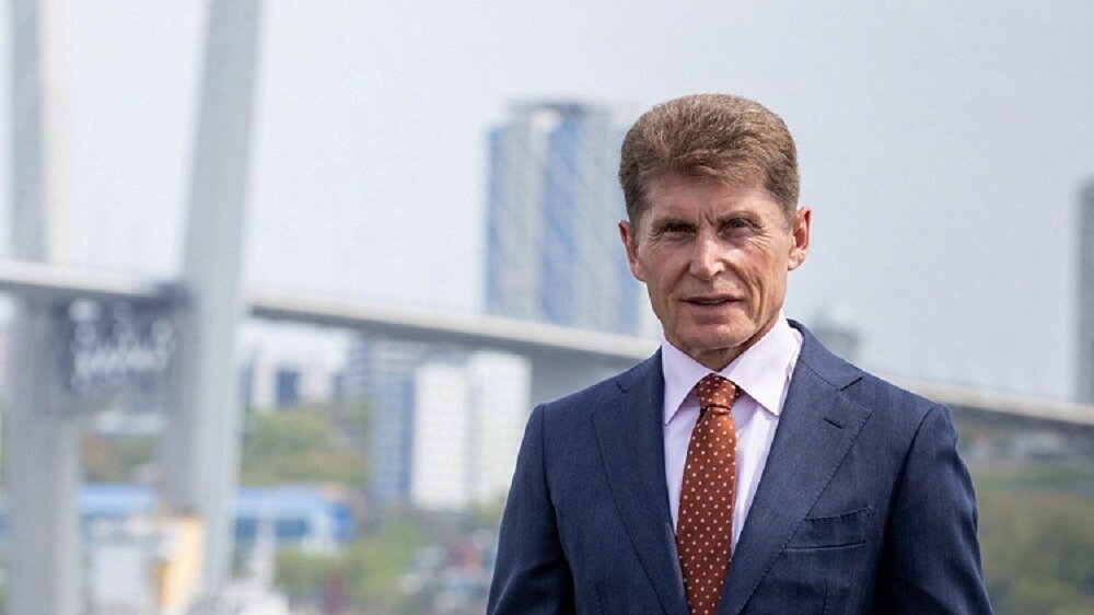     Губернатор Приморья Олег Кожемяко лично встретился с пострадавшими от паводков жителями Уссурийска во время своей рабочей поездки в город. Он распорядился сформировать оценочные комиссии, которые определят повреждения жилищ.