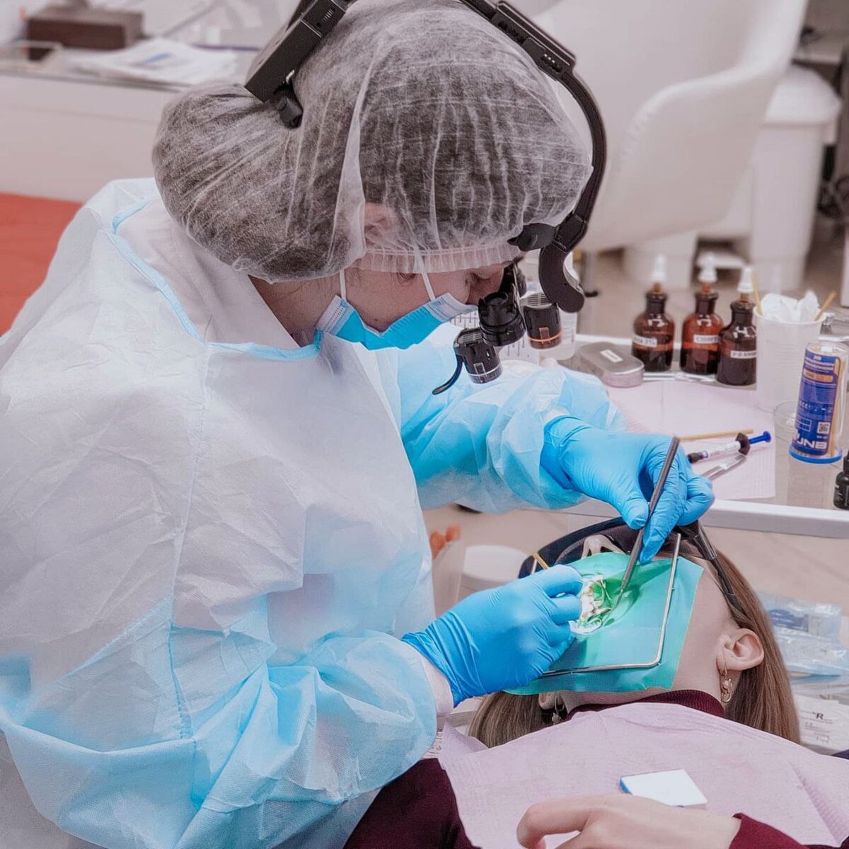 Все внимание персонала сконцентрировано на реальных нуждах наших пациентов, на удовлетворенности результатом выполненной работы, на комфорте и удобстве, на качестве и надежности проведенного клинического вмешательства.