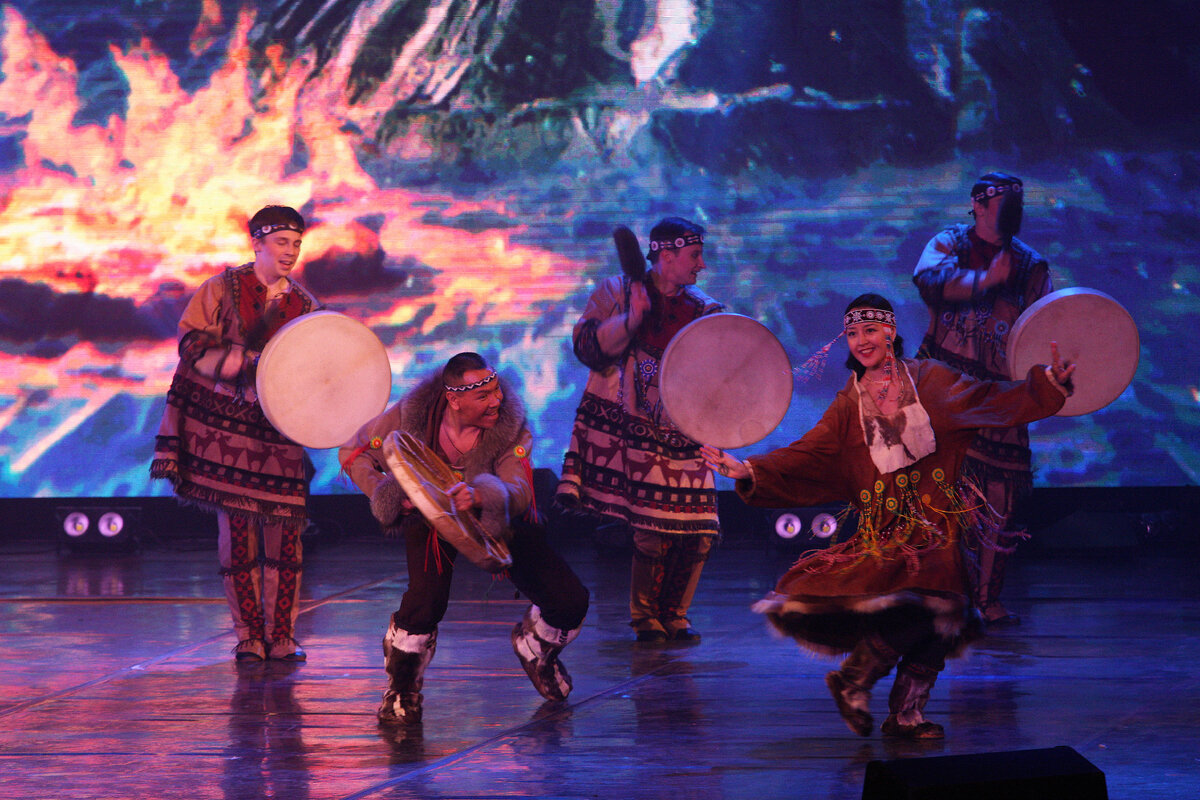 Олит Тевлянаут и Евгений Кайпанау и артисты РНБК. «Легенда Севера»