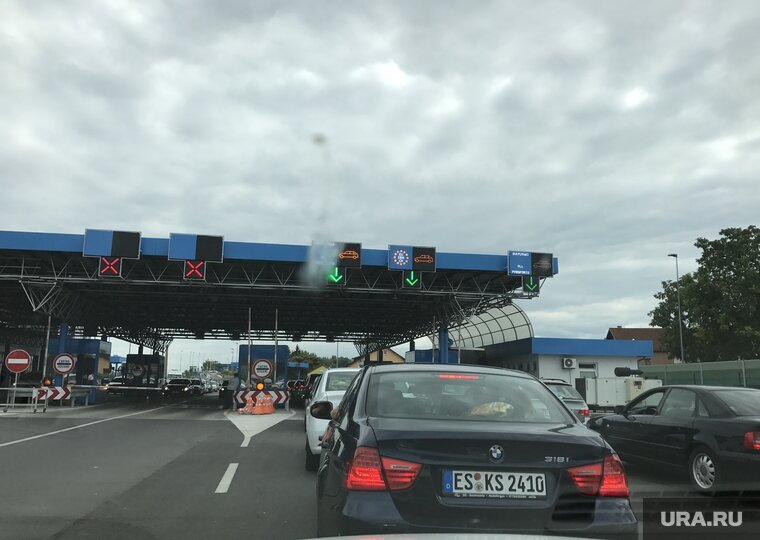    Россиянам следует воздержаться от поездок в Финляндию на своих авто, сообщает посольство РФ