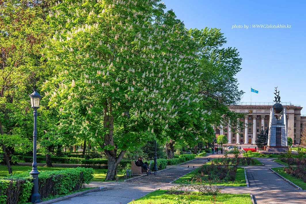 Алма-Ата. Старая площадь, в простонародье — Старуха, Старушка. Автор фото Макс Золотухин