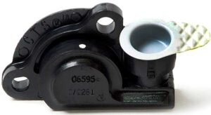 Датчик положения устанавливают на корпусе дросселя. Датчик считывает, когда дроссель открывается, а когда закрывается.