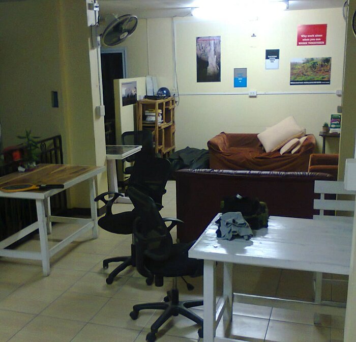 Коворкинг одного из гэстхаусов города Чангмай