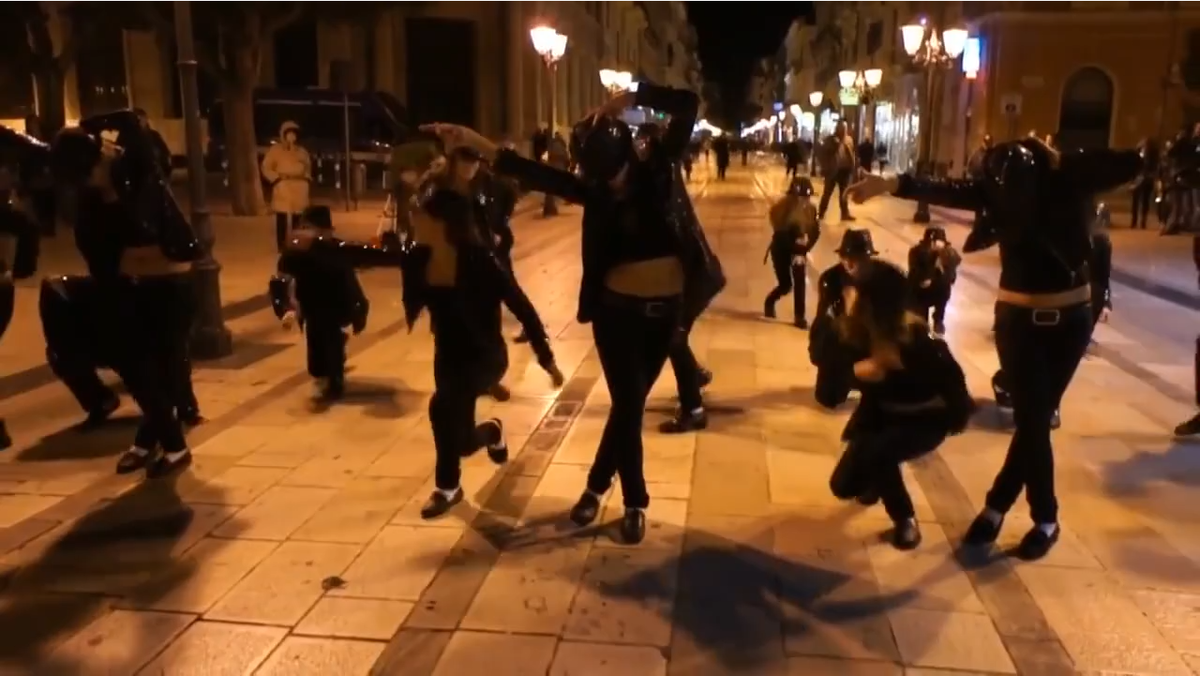 Стоп-кадр видео-клипа детей из Италии. Hollywood Tonight Kids Remake | Dancing for Michael Jackson Kids 