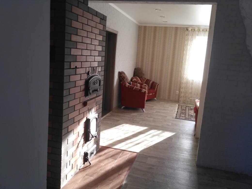 Вид на печь из кухни.