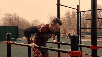 3-4 подхода по 10-12 повторений. 