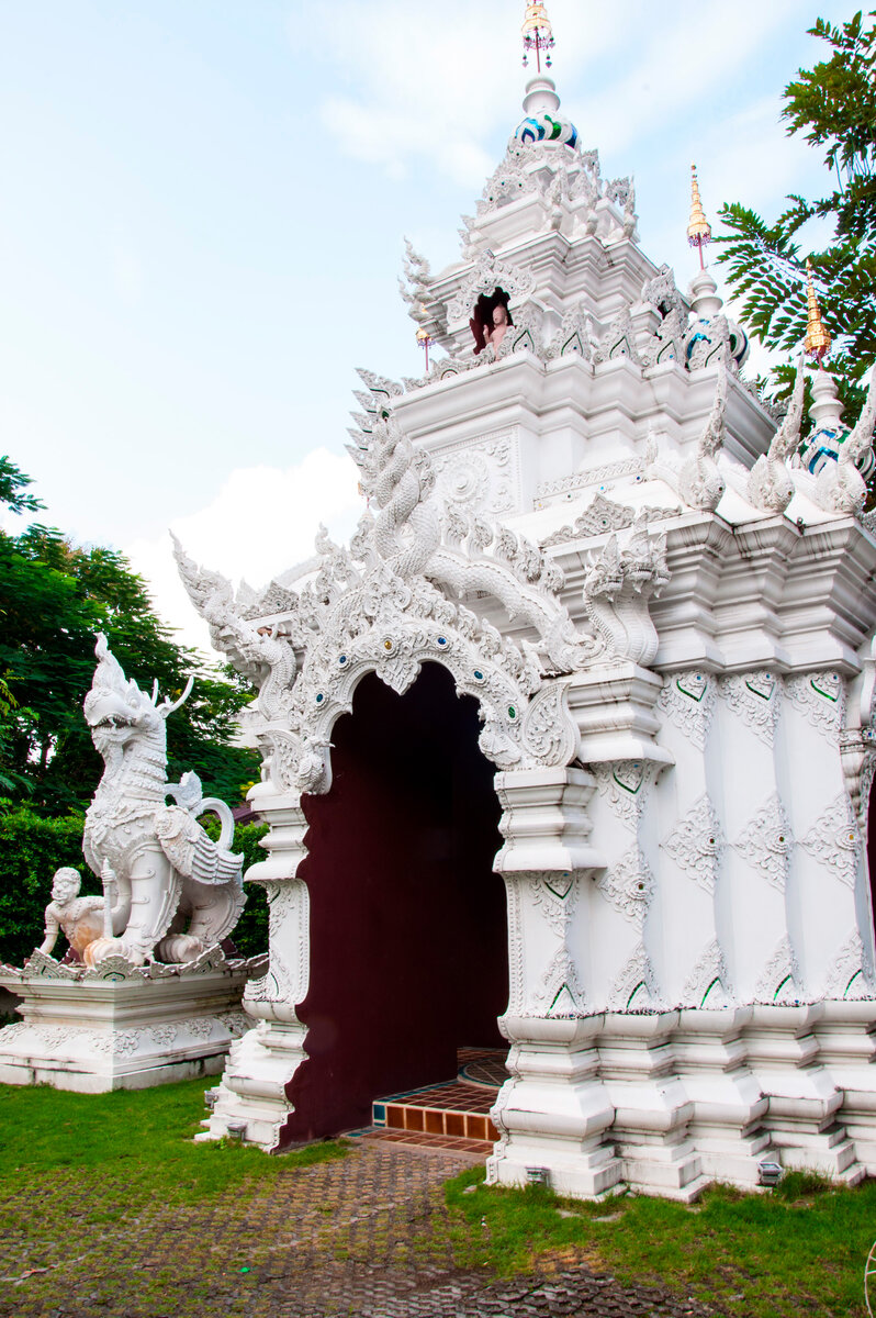 Вход в храм Wat Pan Sao