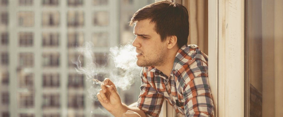 Курящие Соседи Что Делать И Можно Ли Бороться Если Соседи Курят В Подъезде На Балконе В Квартире