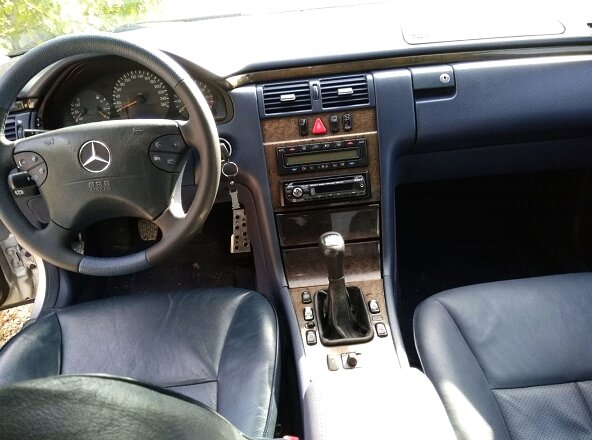 Состоянии кожи в Мерседесе всегда удивляет – кожа высокого качества