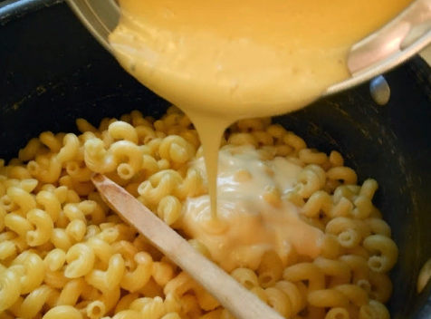 Рецепт: Сырная подлива для макарон ( просто и вкусно)