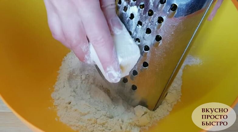 Вкуснейшее домашнее сырное печенье на скорую руку! Печенье получается воздушное, невероятно вкусное и покорит каждого любителя сыра!-3