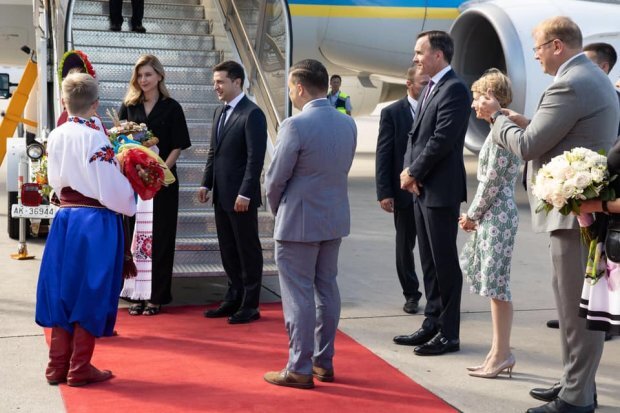 Владимир Зеленский и Елена Зеленская в аэропорту Торонто, во время делового визита в Канаду.