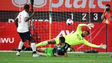 Встреча в Нью-Йорке завершилась со счетом 2:2. У португальцев голами отметились Бруну Фернандеш и Вендел, а у англичан – Джорджиньо Вайналдум и Дивок Ориги.
