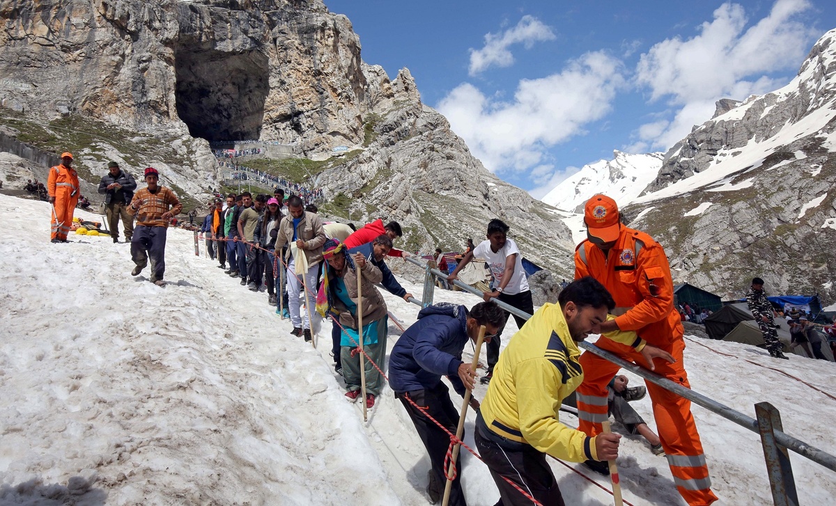 Путь к священной горе/ Reuters